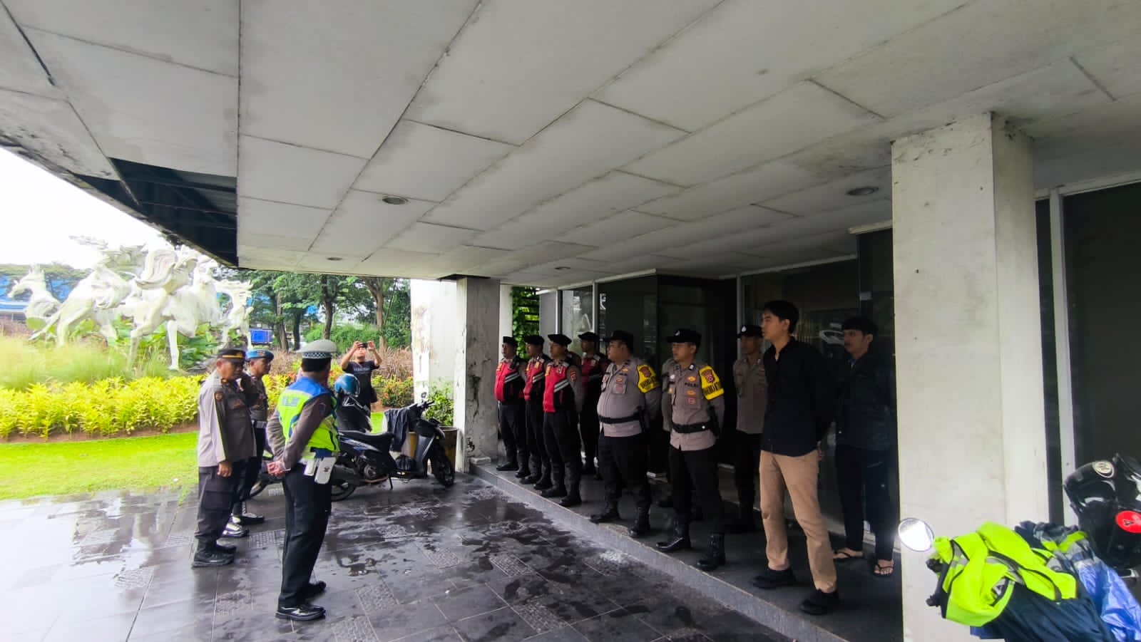 Polsek Cikupa Gelar Apel Pengamanan Keberangkatan Aksi Unjuk Rasa AMPP