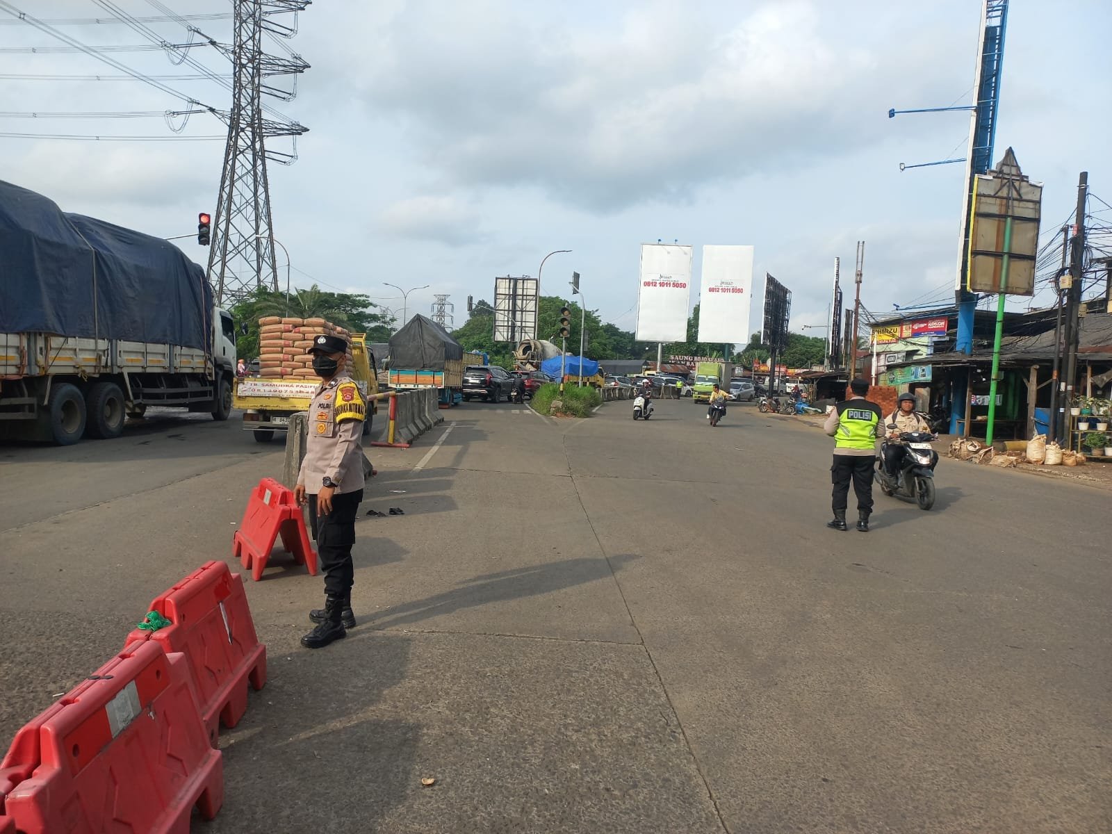 Polsek Cikupa Laksanakan PECAK Sore, Kawal Arus Lalu Lintas Jam Pulang Kerja