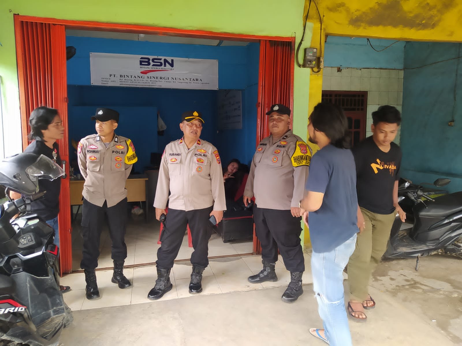 Polsek Cikupa Gelar Patroli dan Himbauan Terhadap Mata Elang, Cegah Aksi Penarikan Kendaraan di Jalan Polsek Cikupa Gelar Patroli dan Himbauan Terhadap Mata Elang, Cegah Aksi Penarikan Kendaraan di Jalan