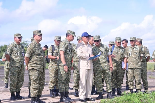 Wamenhan RI Tinjau Kesiapan Pembangunan Infrastruktur Strategis TNI AU di Lanud Sultan Hasanuddin Wamenhan RI Tinjau Kesiapan Pembangunan Infrastruktur Strategis TNI AU di Lanud Sultan Hasanuddin