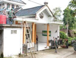 Sinergitas Satgas TMMD Ke 127 Kodim 0808/Blitar Dan Warga, Kerja Bakti Bersihkan Masjid Darul Muna Jelang Ramadhan