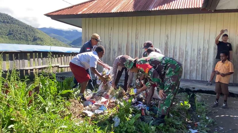 Kodim 1714/PJ Laksanakan Kegiatan "Sekolahku Bersih, Sekolahku Indah, Sekolahku Sehat" Secara Serentak di Se-Kabupaten Puncak Jaya