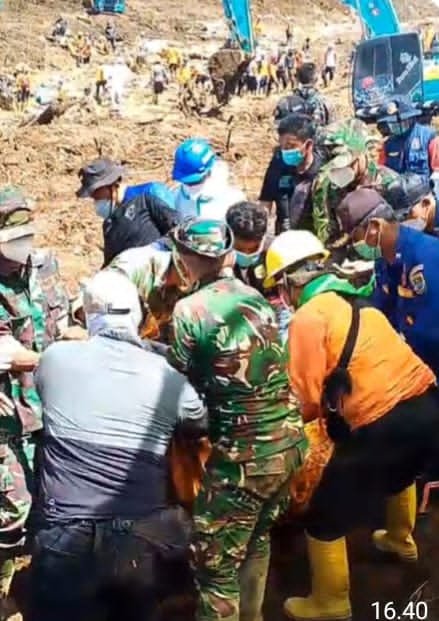 Ribuan Personel Gabungan diterjunkan Mencari Korban Longsor Gunung Burangrang Ribuan Personel Gabungan diterjunkan Mencari Korban Longsor Gunung Burangrang