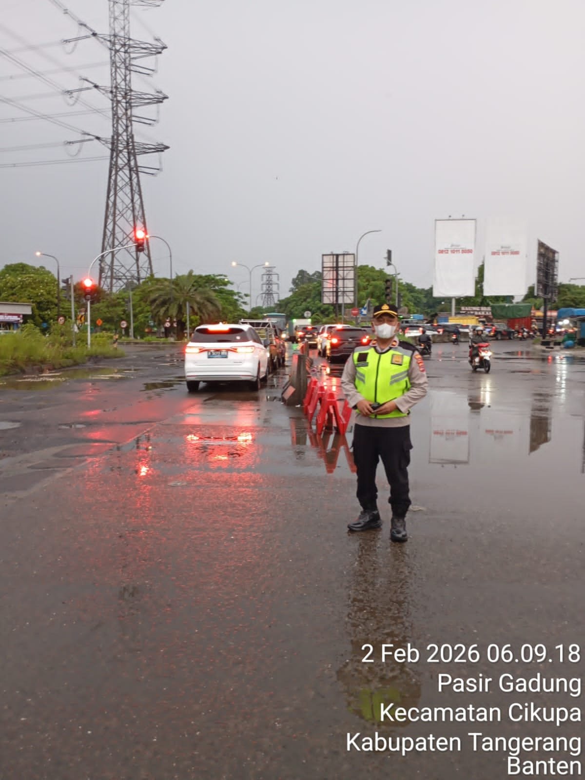 Polsek Cikupa Laksanakan Strong Point Pagi, Wujudkan Kamseltibcar Lantas di Jam Sibuk