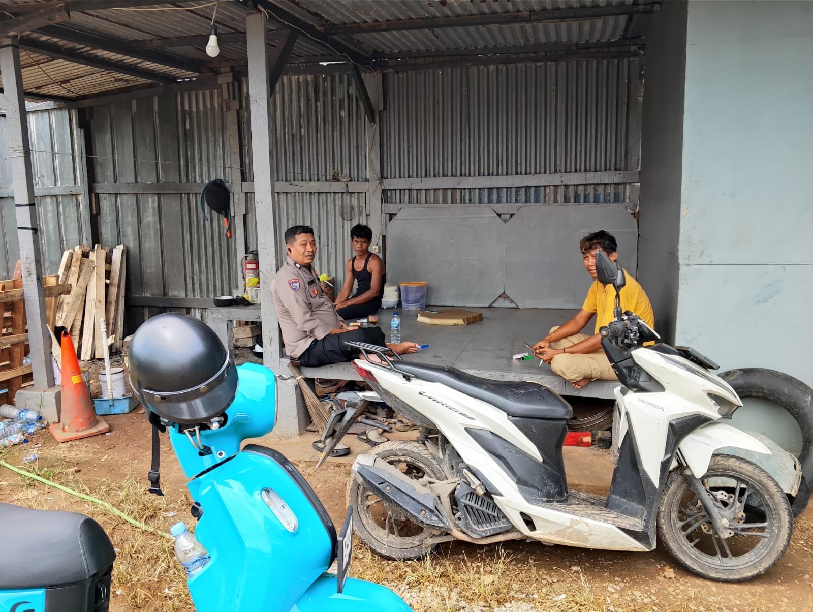 Bhabinkamtibmas Polsek Cikupa Laksanakan Program Ngariung, Perkuat Kedekatan dengan Warga Bitung Jaya