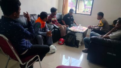 Bhabinkamtibmas Polsek Cikupa Sambangi Kantor Desa Cibadak, Perkuat Harkamtibmas