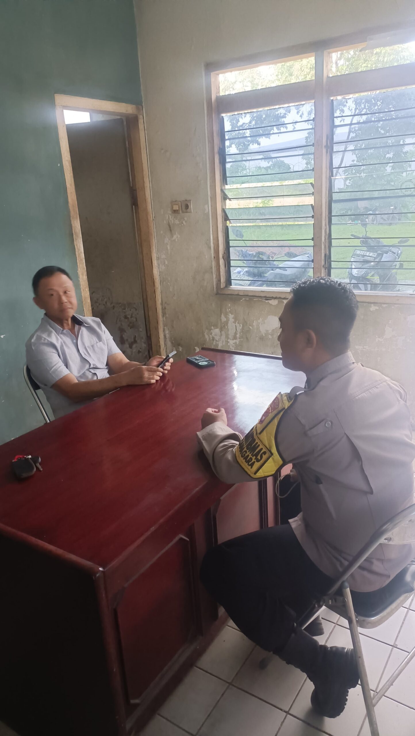 Bhabinkamtibmas Polsek Cikupa Sambangi Warga Desa Sukanagara, Perkuat Harkamtibmas