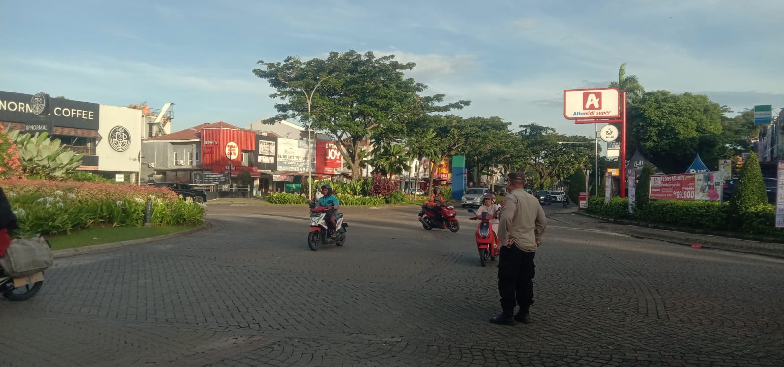 Polsek Cikupa Laksanakan Strong Point Sore Hari, Wujudkan Kamseltibcar Lantas Polsek Cikupa Laksanakan Strong Point Sore Hari, Wujudkan Kamseltibcar Lantas