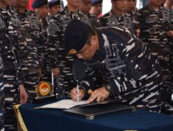 Panglima Armada III Menandatangani Berita Acara Alih Bina KRI Fatahillah-361 dan KRI Malahayati-362 Ke Armada I
