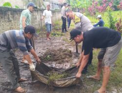 Bhabinkamtibmas Hadiri Kerja Bakti Bersihkan Lingkungan Desa Pasir Jaya