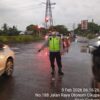 Personel Polsek Cikupa Laksanakan Pengaturan Lalu Lintas Pagi di Simpang Cikupa Mas