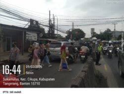 IPTU Udi Muhdi Pimpin Langsung Pengaturan Arus Lalu Lintas Sore Hari di Wilayah Cikupa