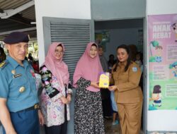 Ketua Daerah Kodaeral XIV Gabungan Jalasenastri Koarmada RI Berkunjung ke Posyandu Baracuda Sorong