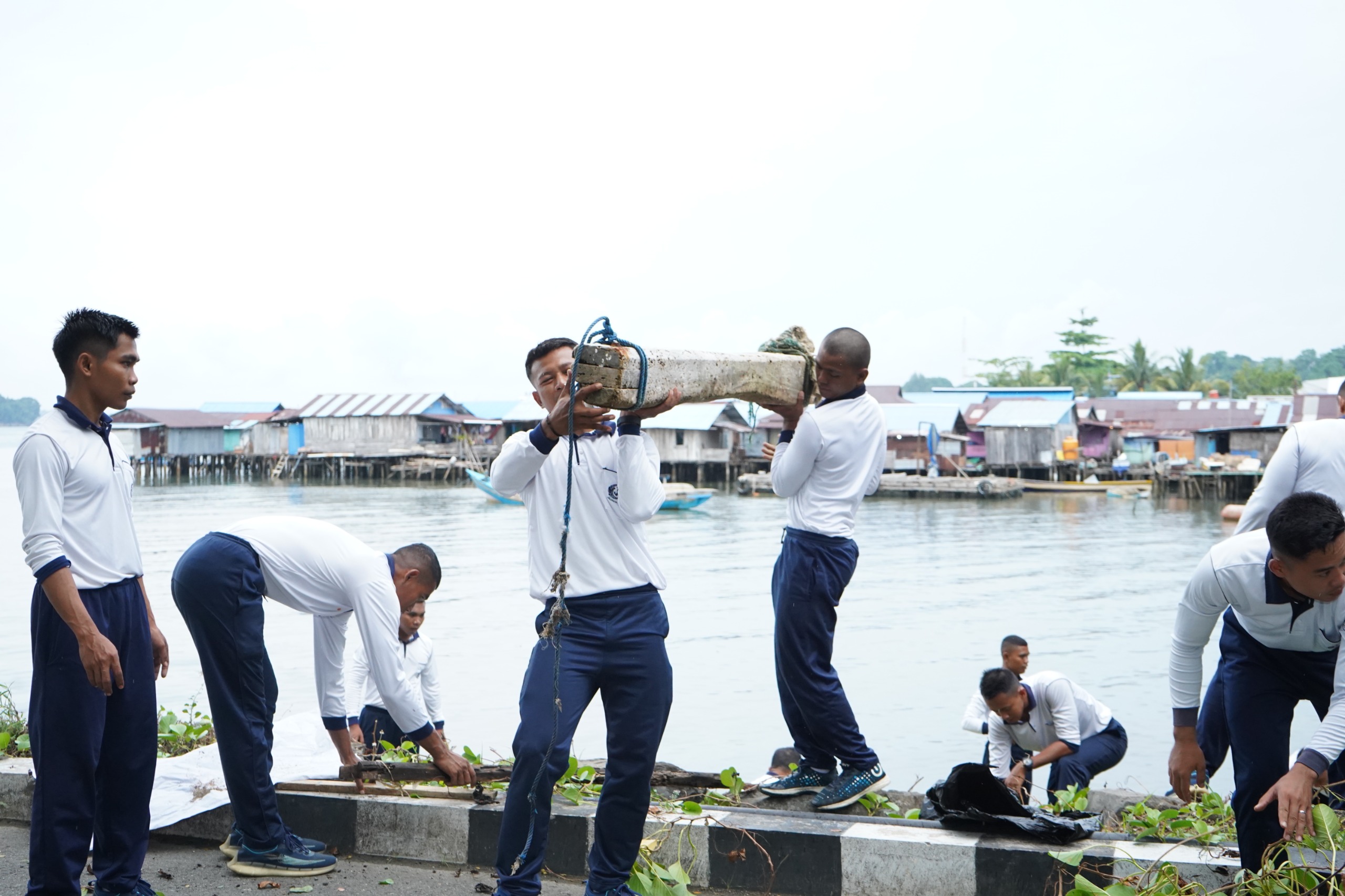 Kodaeral XIV Dukung Program Indonesia ASRI, Bersihkan Dermaga dan Pantai