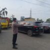 IPTU Rusandi Pantau Langsung Pengaturan Lalu Lintas di Perempatan Cikupa Mas