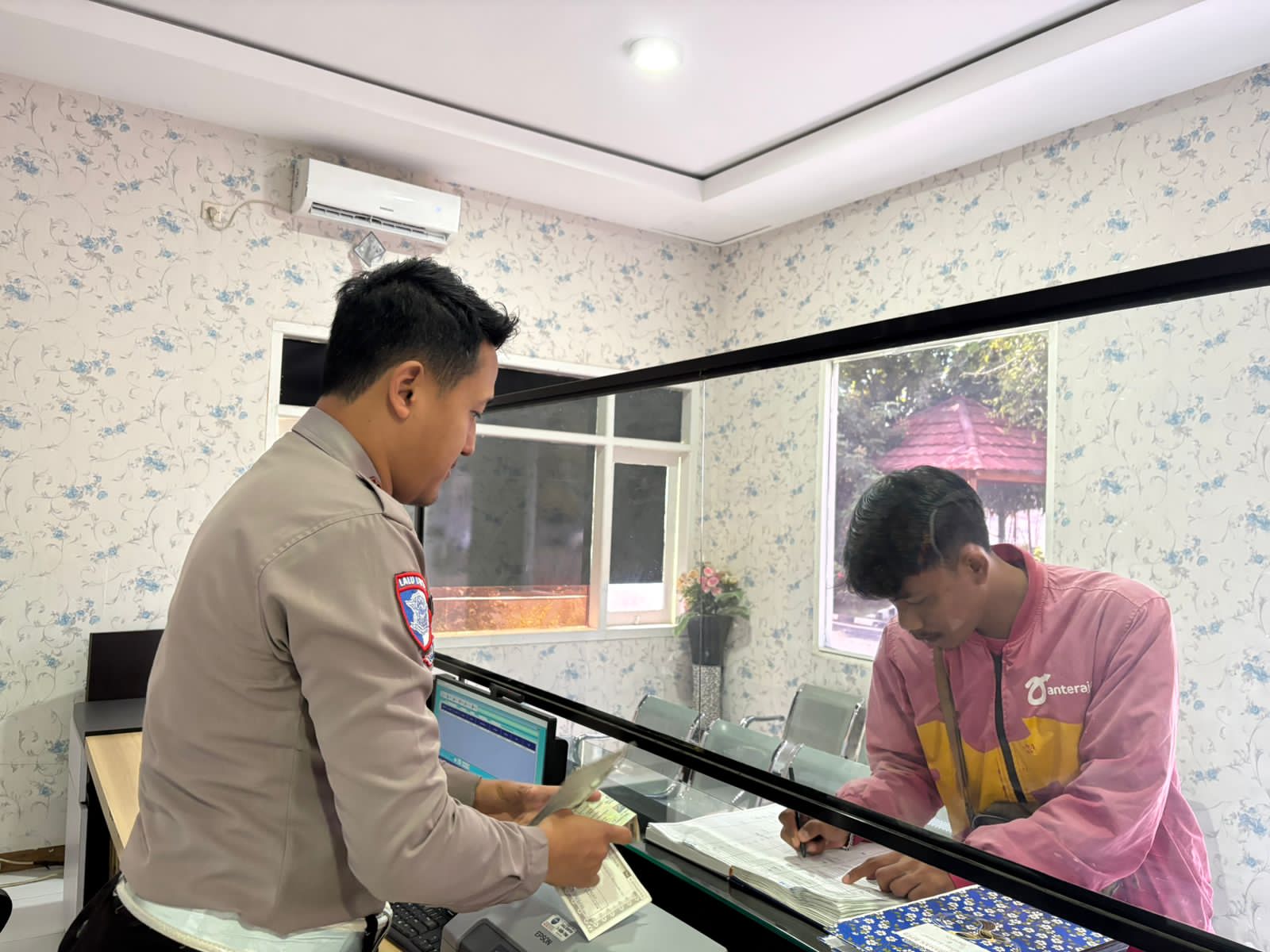 Warga Sambut Positif Program Polantas Menyapa Warga Sambut Positif Program Polantas Menyapa