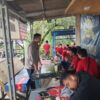 Bhabinkamtibmas Sambang Warung dan Warga Desa Bitung Jaya