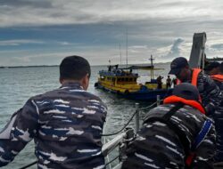 KRI Gulamah-869 Sigap Laksanakan SAR KM Wahyu Abadi 88 di Selat Sele