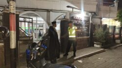 Polsek Cikupa Laksanakan Pengamanan Sholat Tarawih di Masjid Jami Nurul Nururrohman