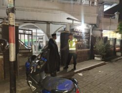 Polsek Cikupa Laksanakan Pengamanan Sholat Tarawih di Masjid Jami Nurul Nururrohman