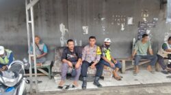 Bhabinkamtibmas Sukamulya Sambang Tokoh Pemuda, Sampaikan Pesan Kamtibmas di Bulan Puasa
