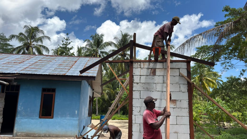 Fasilitas MCK untuk Warga Sisir 2 Mulai Dikerjakan, TMMD Tunjukkan Progres Positif Fasilitas MCK untuk Warga Sisir 2 Mulai Dikerjakan, TMMD Tunjukkan Progres Positif