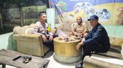 Bhabinkamtibmas Kelurahan Sukamulya Laksanakan Satkamling dan Antisipasi Perang Sarung