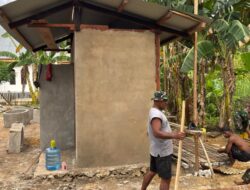 Kolaborasi TNI dan Warga, Pembangunan MCK TMMD 127 di Distrik Kaimana Makin Dikebut