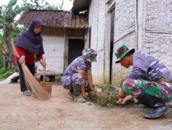Sembari Menanti Buka Puasa, Satgas TMMD 127 Kodim Blitar Bantu Bersihkan Rumah Warga