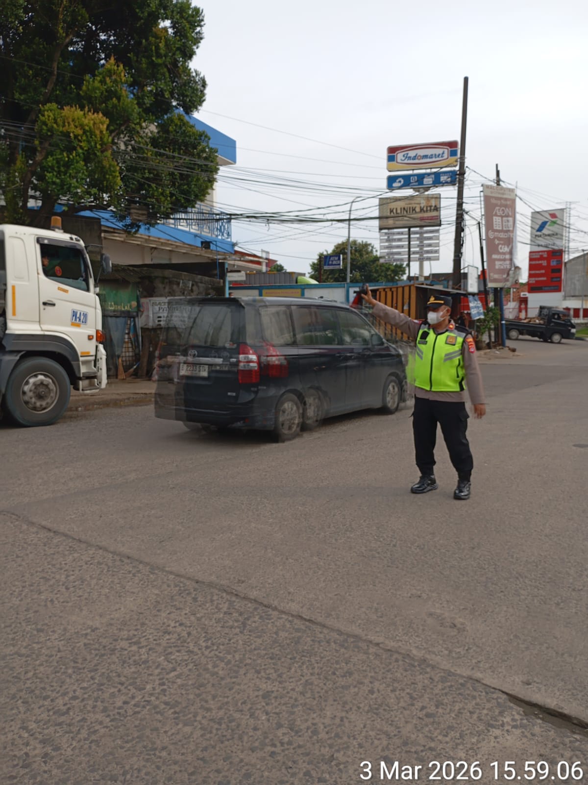 IPTU Rusandi Pimpin Pergelaran Cepat (Pecak) Sore Hari di Perempatan Cikupa Mas IPTU Rusandi Pimpin Pergelaran Cepat (Pecak) Sore Hari di Perempatan Cikupa Mas