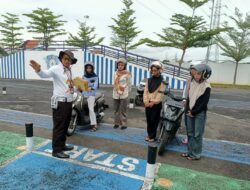 Warga Antusias! Polisi Turun Langsung Jawab Keluhan dan Pertanyaan Soal SIM & BPKB