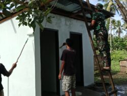 Personel TMMD Ke-127 Kodim 1514/Morotai Laksanakan Pengecatan MCK di Desa Dehegila