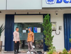 Bripka Reza Fajar Ariansyah Sosialisasikan Layanan 110 kepada Petugas Keamanan di Desa Bojong