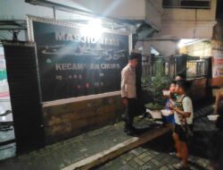 Bripka Ristyanto Laksanakan Pengamanan Sholat Tarawih di Masjid Jami Nurul Nururrohman Cikupa