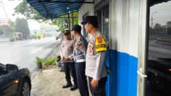 IPTU Rusandi Pimpin Penyekatan Truk Sumbu Tiga, Polsek Cikupa Bersama Dishub Tertibkan Jam Operasional