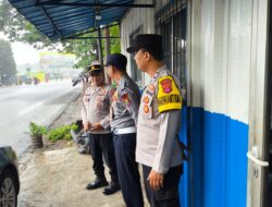 IPTU Rusandi Pimpin Penyekatan Truk Sumbu Tiga, Polsek Cikupa Bersama Dishub Tertibkan Jam Operasional