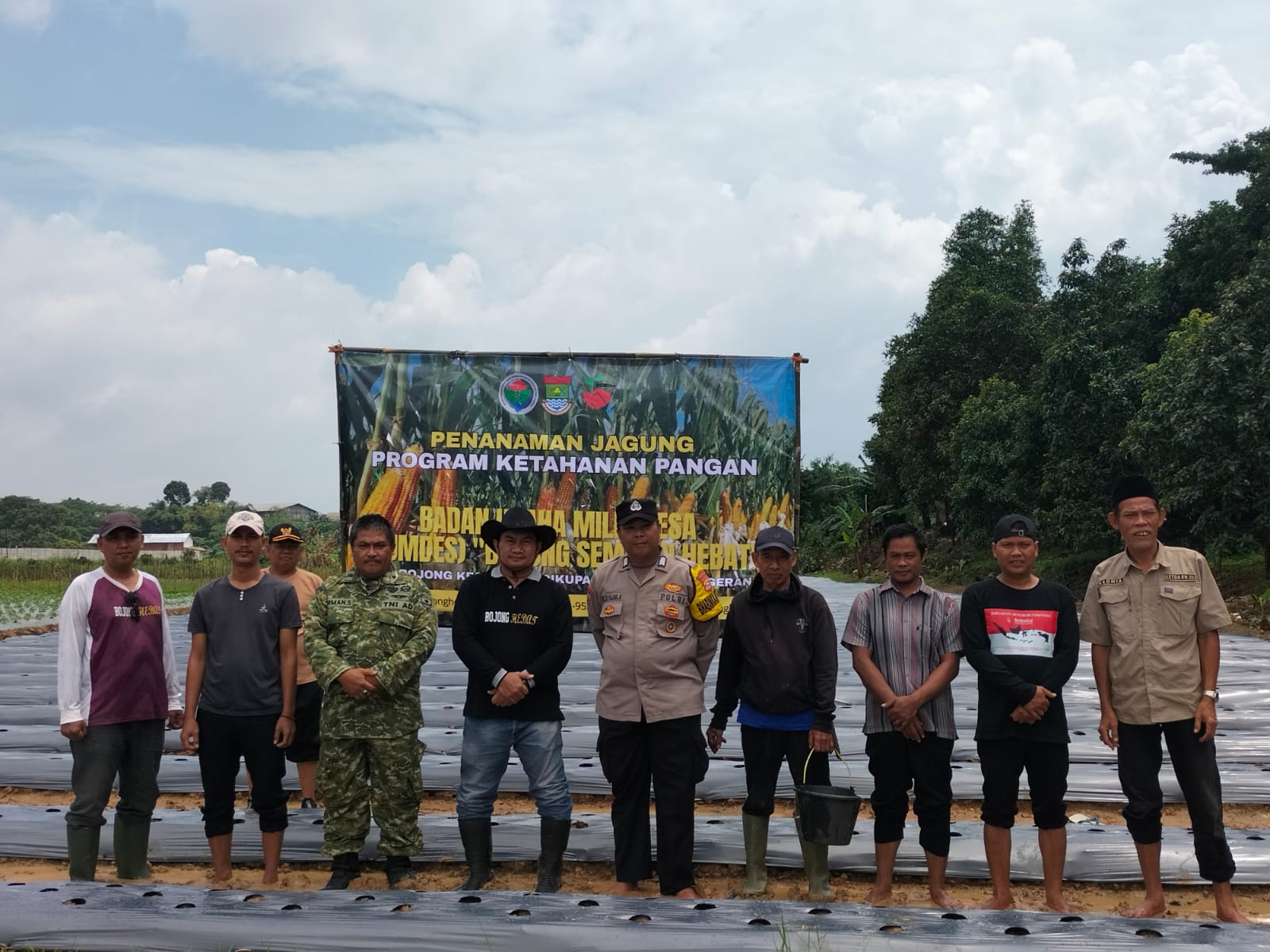 Bhabinkamtibmas Polsek Cikupa Hadiri Penanaman Jagung Hibrida Program 1 Desa 2 Hektare di Desa Bojong