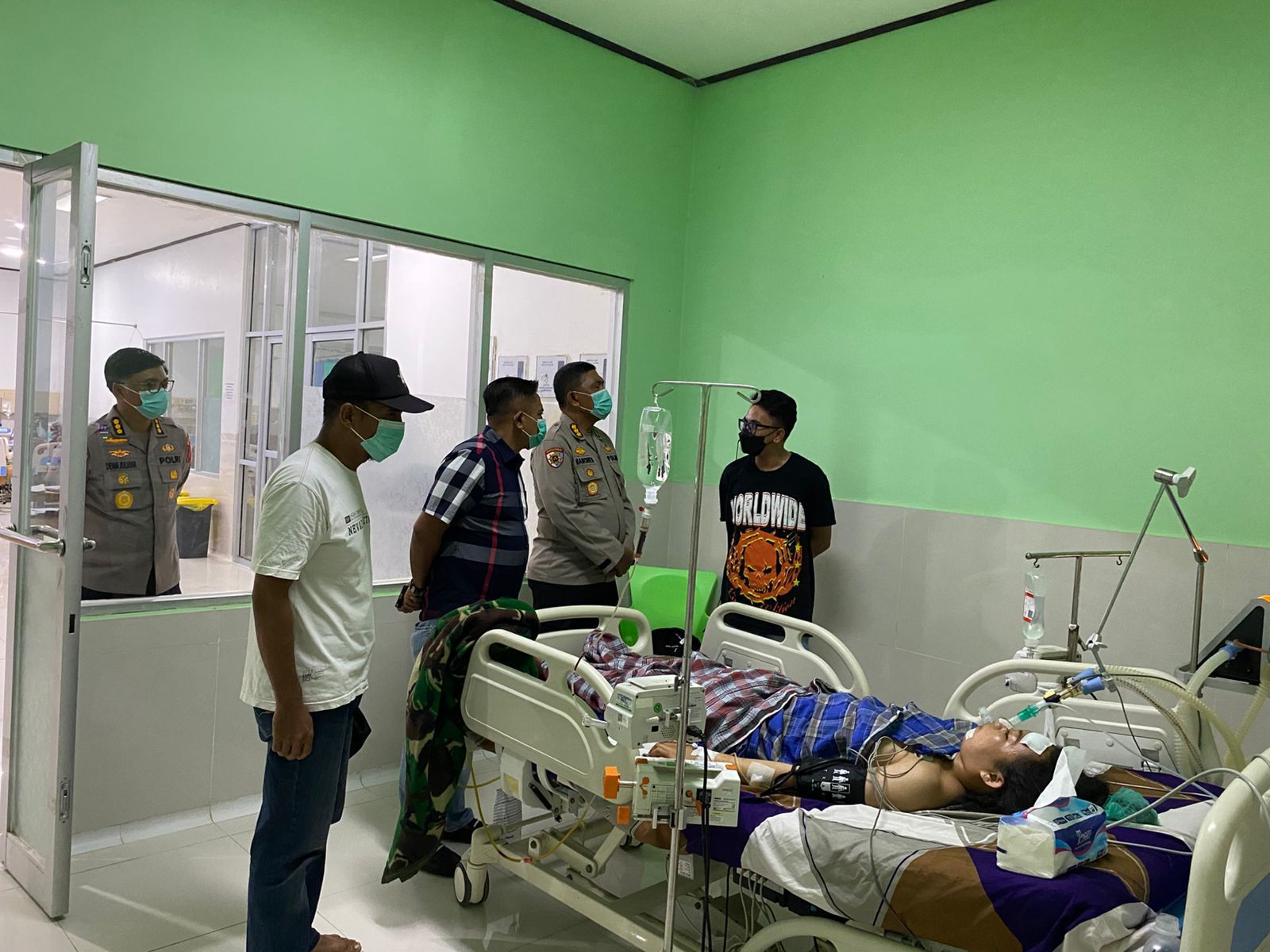 PJU Polda PBD Jenguk Korban Penikaman di RSUD Sele Be Solu Sorong