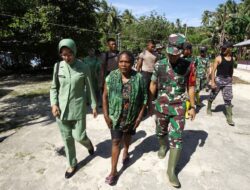 Tunjukkan Kepedulian, Dandim dan Persit Kunjungi Keluarga Berduka di Kampung Sisir