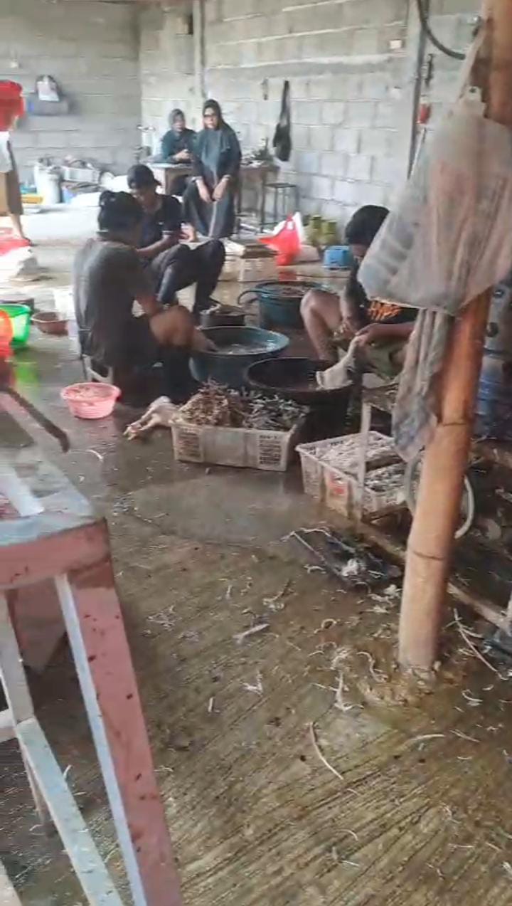 Gudang Pemotongan Bebek di Tengah Permukiman Kanigaran Picu Protes Warga, Status Izin Dipertanyakan Gudang Pemotongan Bebek di Tengah Permukiman Kanigaran Picu Protes Warga, Status Izin Dipertanyakan