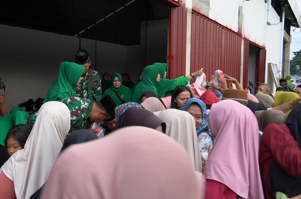 Secara Serentak dan Tersebar, Jajaran TNI Kodim Bojonegoro Gelar Bazar Murah dan Takjil Ramadan Secara Serentak dan Tersebar, Jajaran TNI Kodim Bojonegoro Gelar Bazar Murah dan Takjil Ramadan