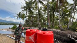 Pengiriman Material ke Kampung Sisir Lewat Jalur Laut