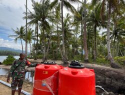 Pengiriman Material ke Kampung Sisir Lewat Jalur Laut