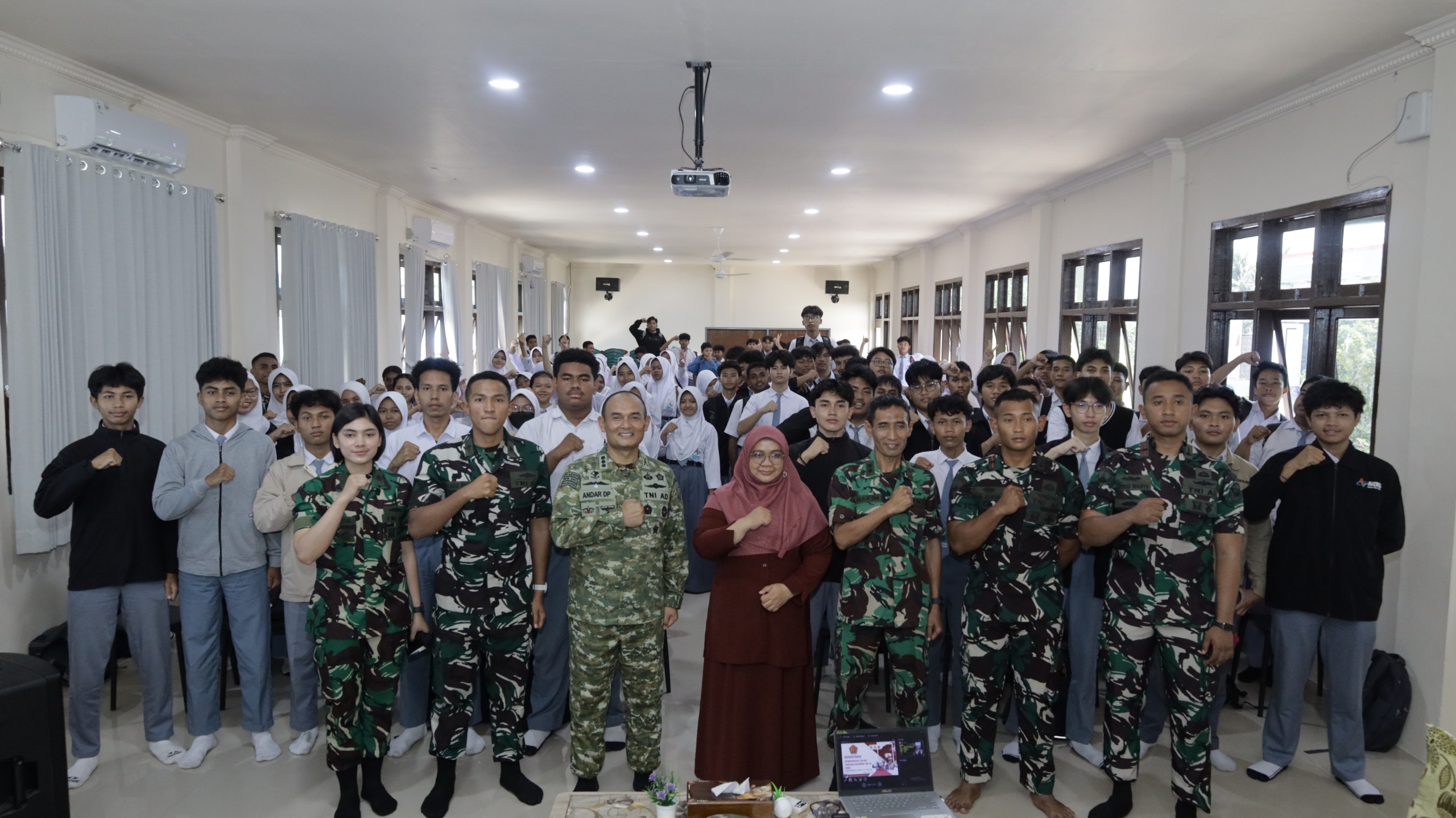 Kodaeral XIV Dukung Kampanye Penerimaan Calon Taruna Akademi TNI TA 2026 di SMA Averos Sorong Kodaeral XIV Dukung Kampanye Penerimaan Calon Taruna Akademi TNI TA 2026 di SMA Averos Sorong