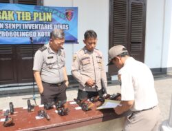 Propam Polres Probolinggo Kota Cek Senpi Dinas Anggota untuk Cegah Pelanggaran
