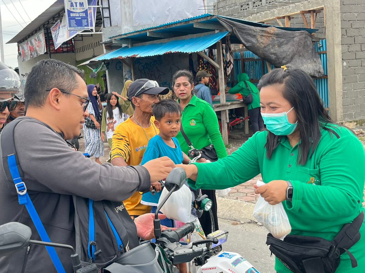 Ramadhan Berkah, Koramil Kuala Kencana dan Koramil Jila Bagikan 500 Paket Takjil