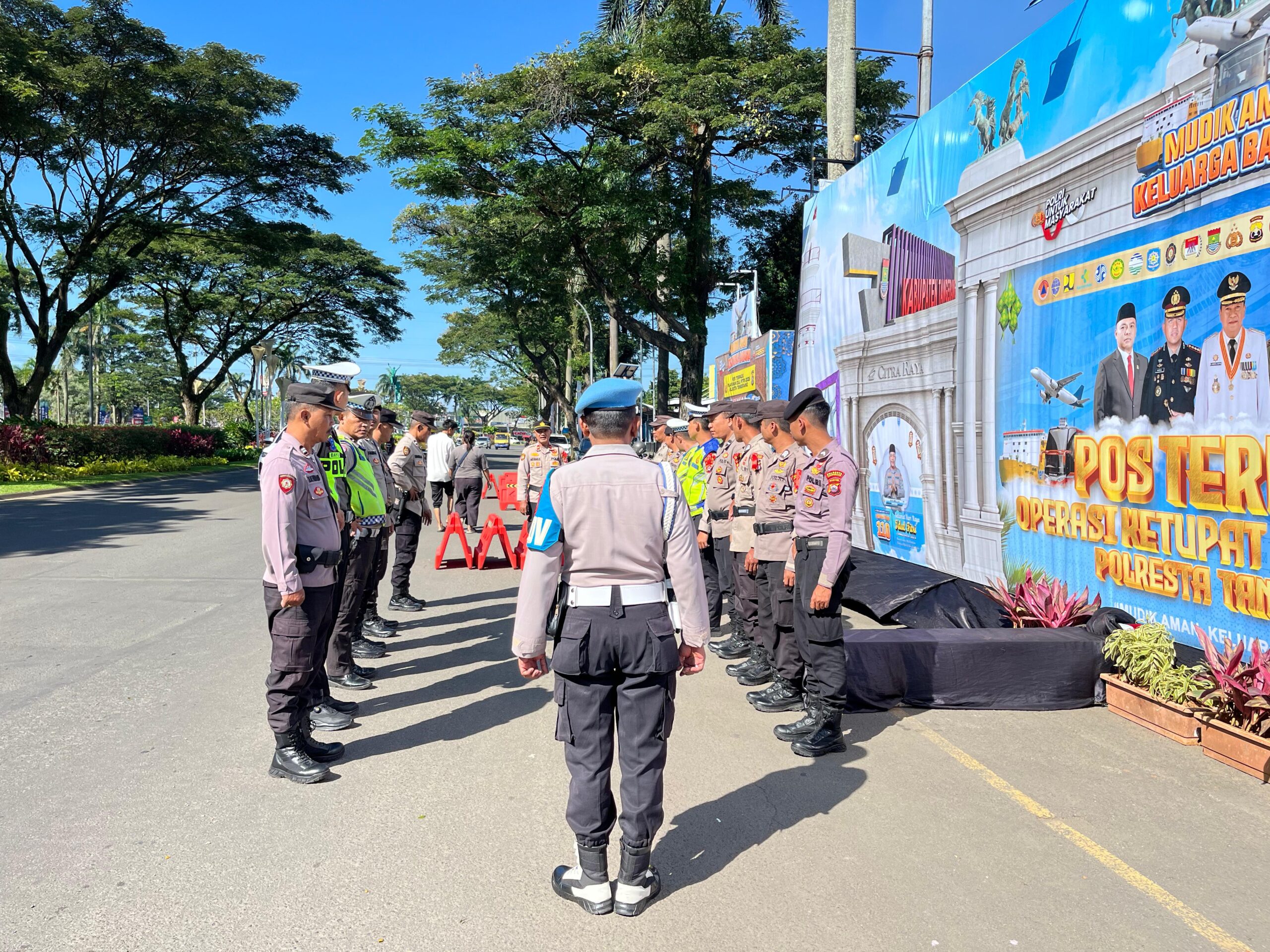 Iptu Udi Muhdi Pimpin Apel Pagi di Pos Terpadu Citra Raya, Tekankan Kesiapsiagaan Petugas