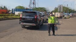 Polsek Cikupa Laksanakan Pengaturan Lalu Lintas di Simpang Cikupa Mas, Antisipasi Kemacetan Sore Hari