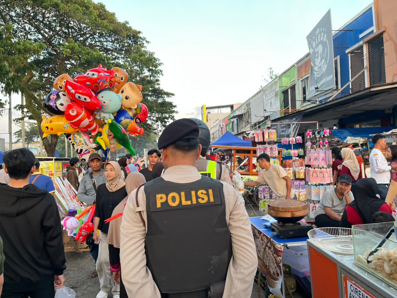 Personel Pospam Citra Raya Laksanakan Patroli Takjil Jelang Berbuka Puasa