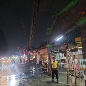 Polsek Cikupa Laksanakan Pengamanan Sholat Tarawih di Masjid Baiturrohman Pasir Gadung